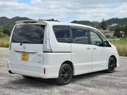 Picture of Seven seater Nissan Serenas