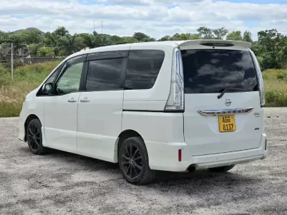 Picture of Seven seater Nissan Serenas