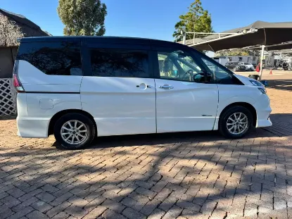 Picture of Nissan Serena 2016