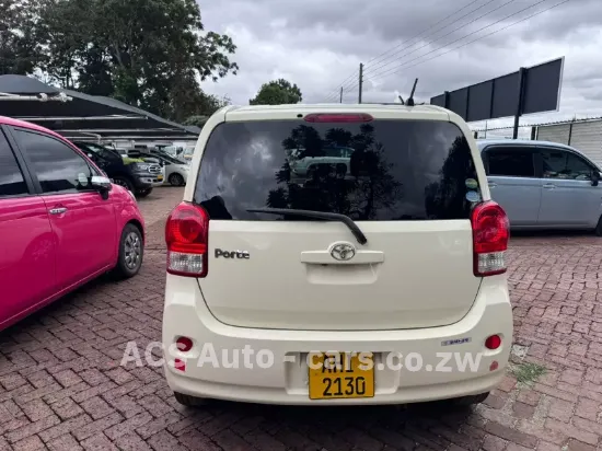 Picture of Toyota Porte 2016