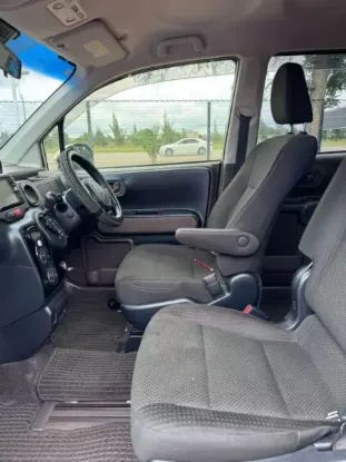 Picture of Toyota Porte 2016