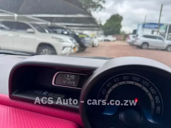 Picture of Toyota Porte 2016