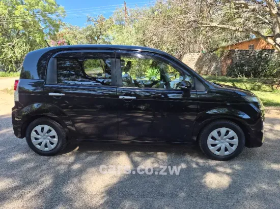 Picture of Toyota Spade 2017