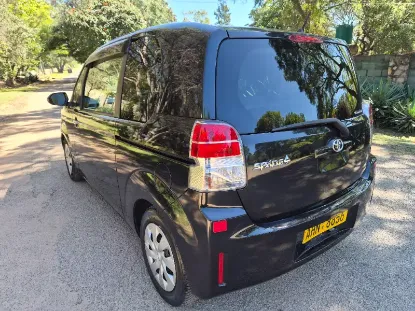 Picture of Toyota Spade 2017