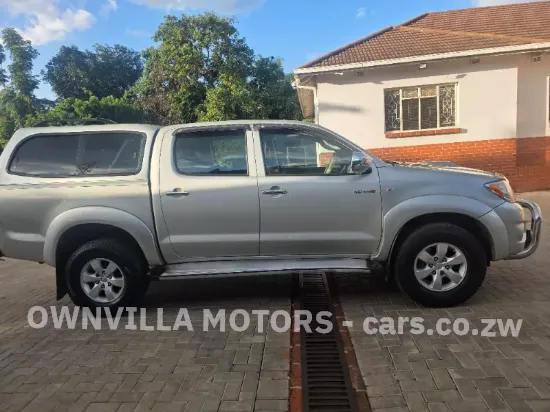 Picture of Toyota Hilux 2012