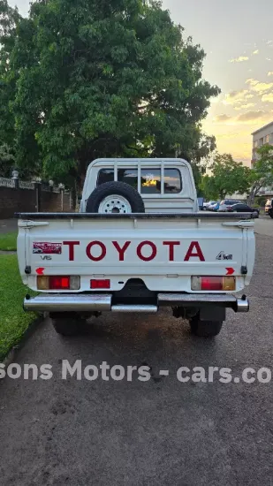 Picture of Toyota Land Cruiser 2016