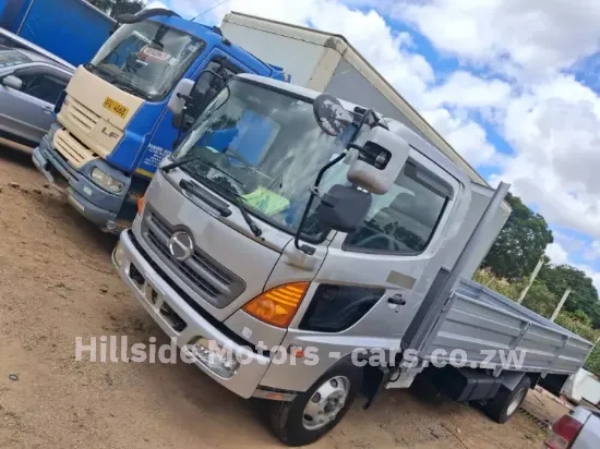 Picture of Hino Dutro 2013