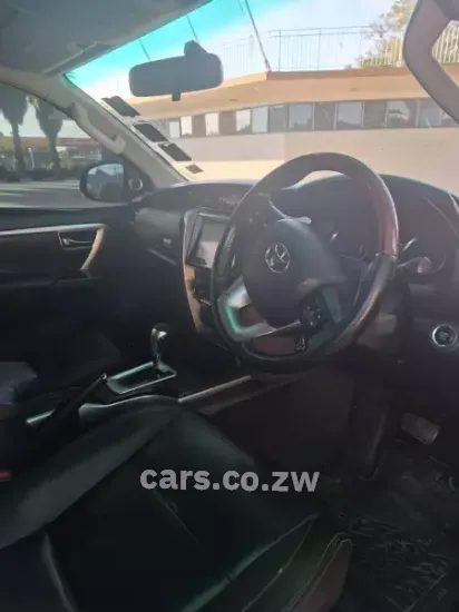 Picture of Affordable Toyota Fortuner Rental Deals