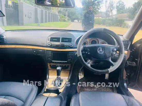 Picture of Mercedes Benz E-Class 2009