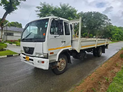 Picture of Nissan UD 70 2010
