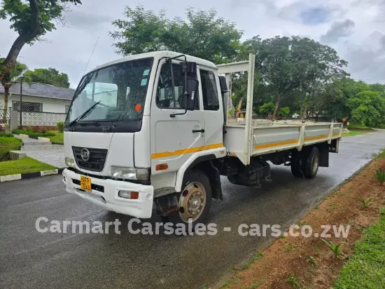 Picture of Nissan UD 70 2010