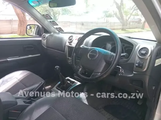 Picture of Isuzu KB300 2011