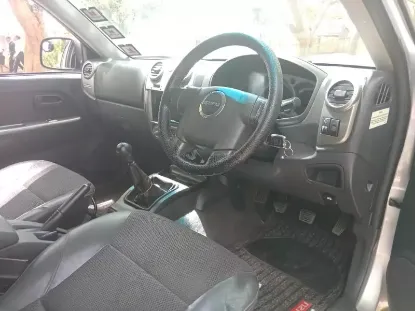 Picture of Isuzu KB300 2011