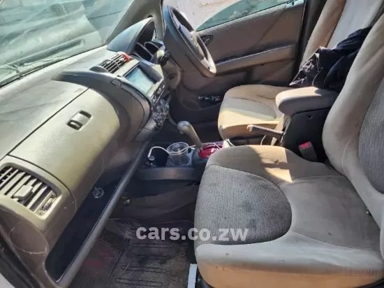 Picture of Honda Fit 2001