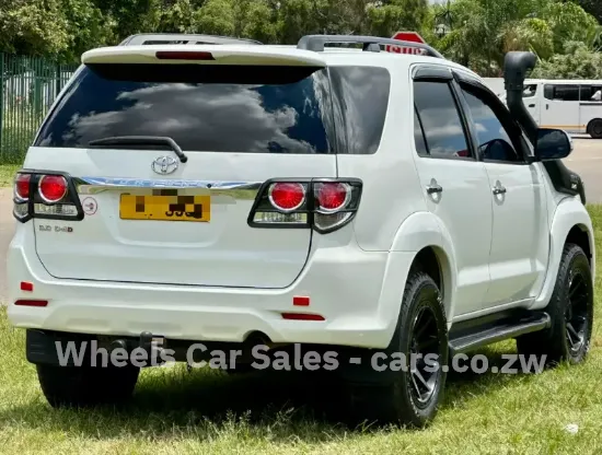 Picture of Toyota Fortuner 2015