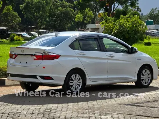 Picture of Honda Grace 2018