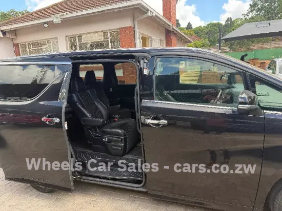 Picture of Toyota Vellfire 2017