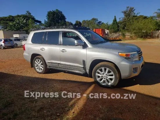 Picture of Toyota Land Cruiser 2013
