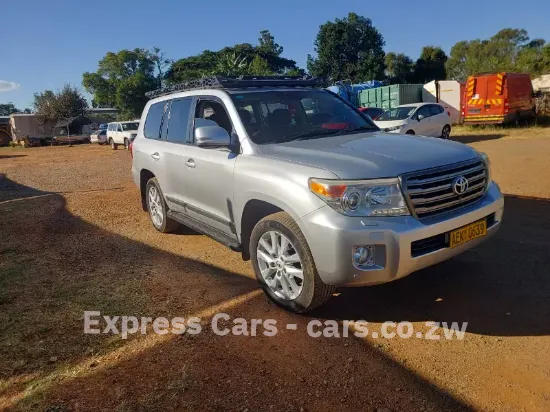 Picture of Toyota Land Cruiser 2013