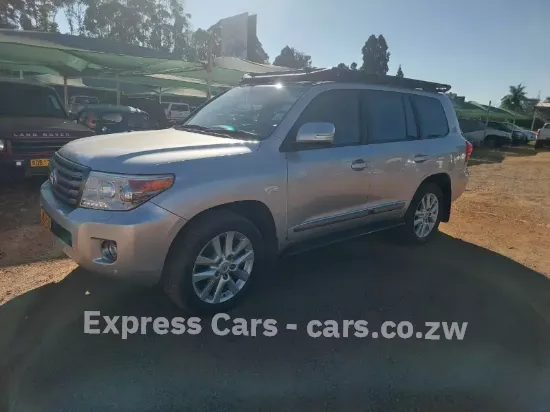 Picture of Toyota Land Cruiser 2013
