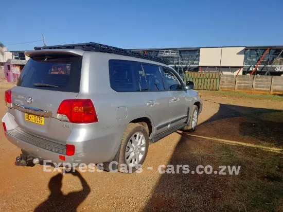 Picture of Toyota Land Cruiser 2013