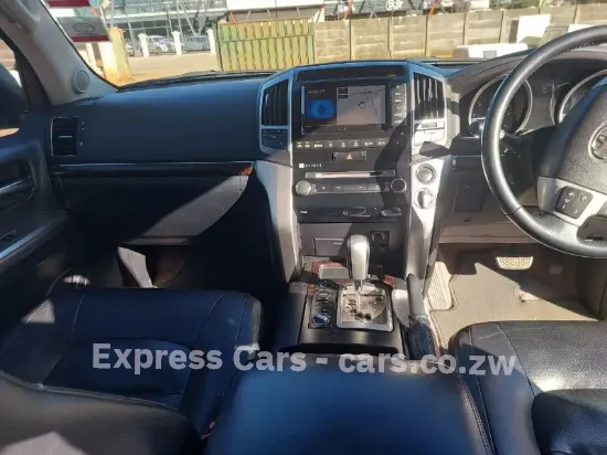 Picture of Toyota Land Cruiser 2013