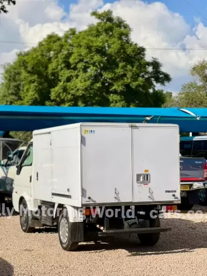 Picture of Mazda Bongo 2016