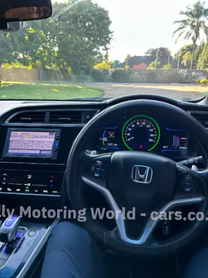 Picture of Honda Fit Shuttle 2016
