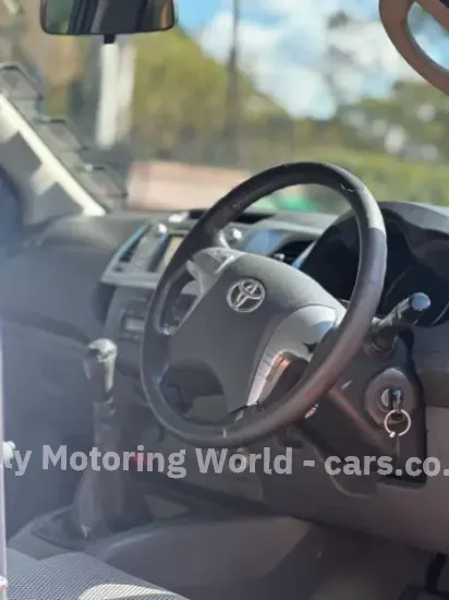 Picture of Toyota Hilux 2013