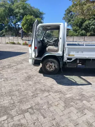 Picture of Hino Dutro 2004