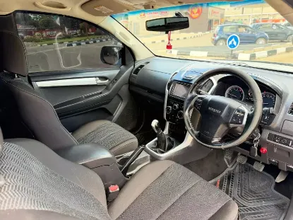 Picture of Isuzu KB300 2018