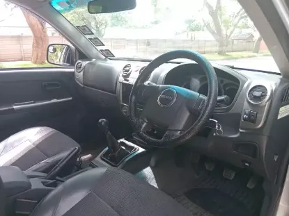Picture of Isuzu KB300 2011