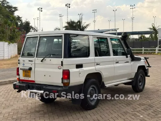 Picture of Toyota Land Cruiser 2017