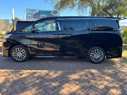 Picture of Toyota Vellfire 2017