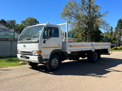 Picture of Nissan UD40 2015