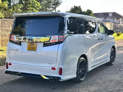 Picture of Toyota Vellfire 2017
