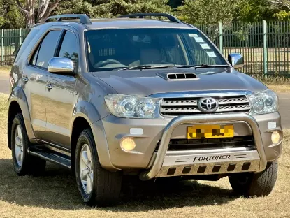 Picture of Toyota Fortuner 2011