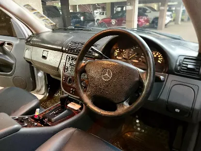 Picture of Mercedes Benz ML-Class 2002