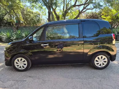 Picture of Toyota Spade 2017