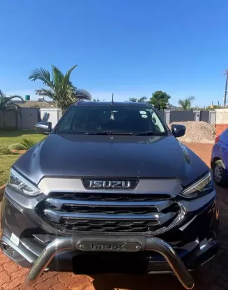 Picture of Isuzu Mu-X 2022