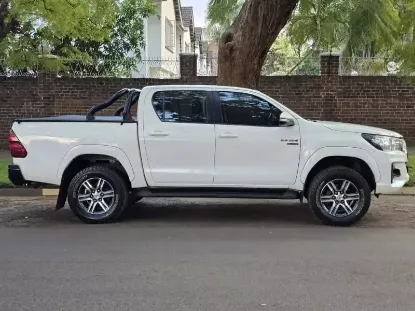 Picture of Toyota Hilux 2017
