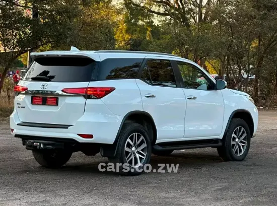 Picture of Toyota Fortuner 2016