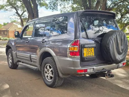 Picture of Mitsubishi Pajero 2000