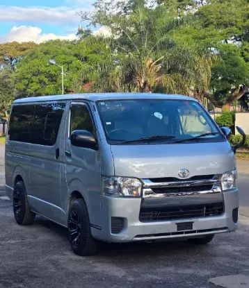 Picture of Toyota Hiace Quantam 2016