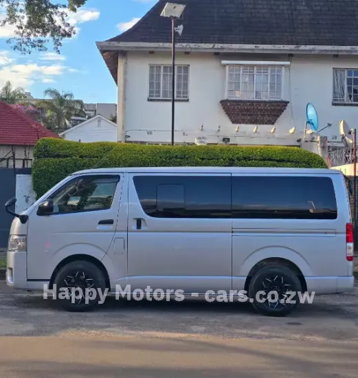 Picture of Toyota Hiace Quantam 2016