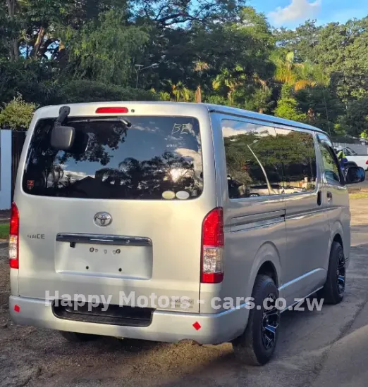 Picture of Toyota Hiace Quantam 2016