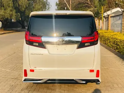 Picture of Toyota Alphard 2016