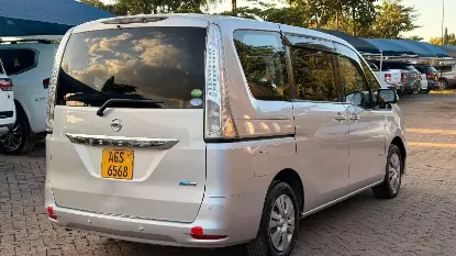 Picture of Nissan Serena 2015