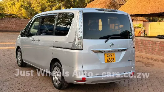 Picture of Nissan Serena 2015