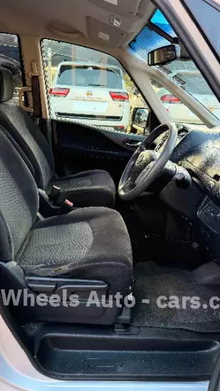 Picture of Nissan Serena 2015